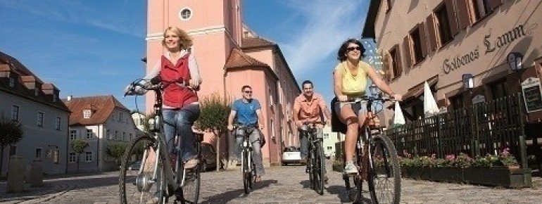 Cycling through historic cities