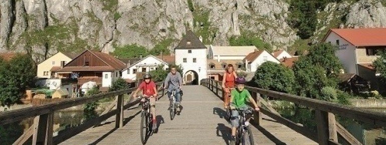 Cycling while discovering rock formations from the Jurassic period!