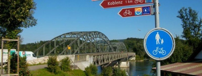 Beschilderung an der Aaremündung