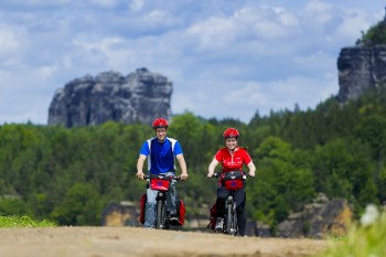 vier Nationalparks machen den Elberadweg zu einer Reise durch die Naturvielfalt Mitteleuropas, von den Bergen über die Felsenlandschaften bis hin zum Meer.