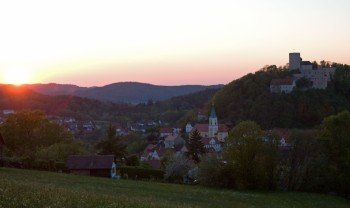 Sonnenuntergang vor Burg Falkenstein