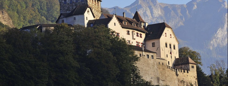 Schloss Vaduz ist eines der wichtigsten Wahrzeichen der liechtensteinischen Hauptstadt.