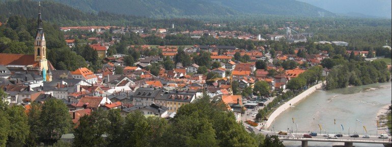 Blick auf Bad Tölz und die Isar