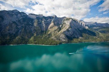 Der Lake Minnewanka ist einer der Längsten in den kanadischen Rockies