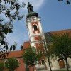Neualbenreuth bietet Fachwerkhäuser, ein Heilquellenkurbad und diese schöne Kirche