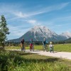Mit der ganzen Familie durchs Leutaschtal radeln.