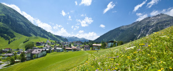 Die Radtour um den Thaneller führt von einem kleinen Dorf der Tiroler Zugspitz Arena zum anderen.