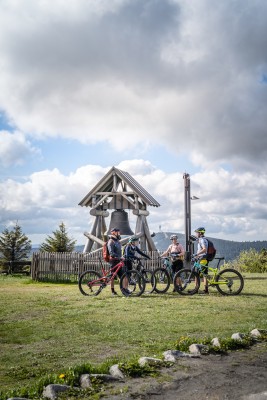 Stoneman-Skulpturen begleiten dich die ganze Radtour lang. Am Ende erwartete dich sogar eine Trophäe.