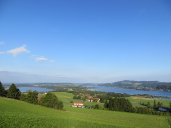 Drei-Seen-Blick vom Haunsberg: Obertrumer See, Mattsee, Grabensee