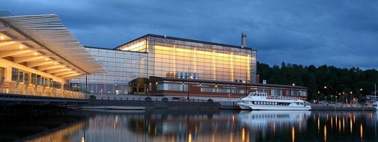 Die Sibelius Halle am Vesijärvisee in Lahti.