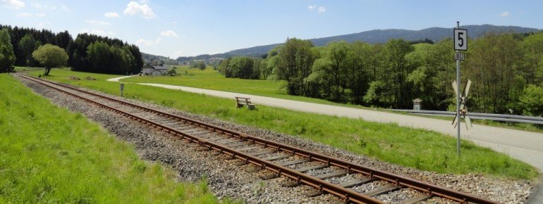 Waldbahnradweg parallel der Bahntrasse