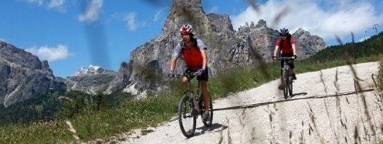 Die Tour führt meist über Schotterstraßen