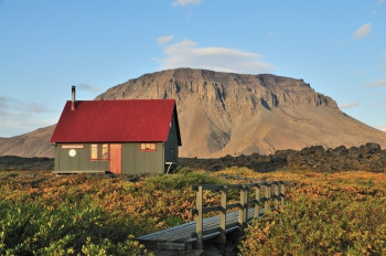 Þorsteinsskáli hut at the starting point