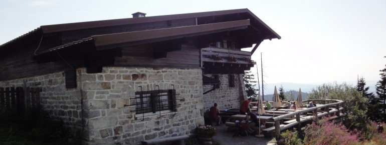 Lusenschutzhaus with a sun deck.