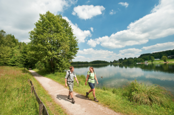 Once you reach Heisterberger Weiher, you are not far from Fuchskaute, where you started.
