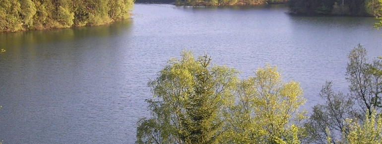 You start and end the tour at Lac de Robertville.