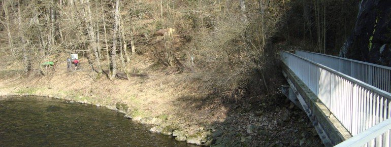 The bridge leads you straight to the starting path.