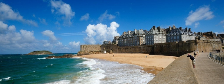 Picturesque coast-city Saint-Malo on the Sentir des Douaniers