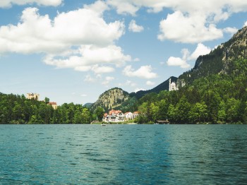 The Alpsee is fed by mountain water and ranks among the cleanest lakes in the whole of Germany.