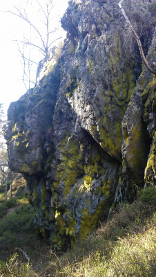 You can discover fascinating rock formations all around the castle.