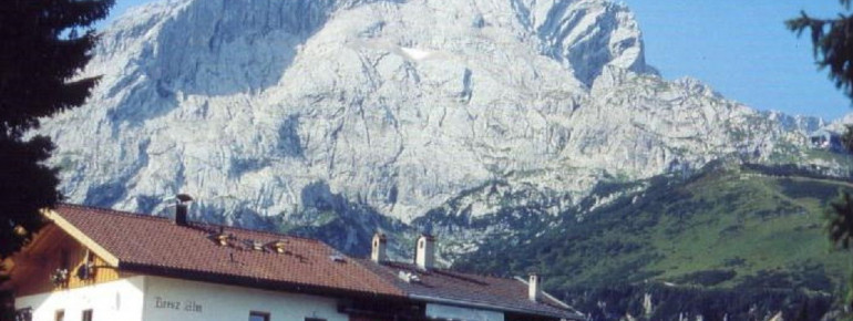 Mountain hut Tröglhütte.