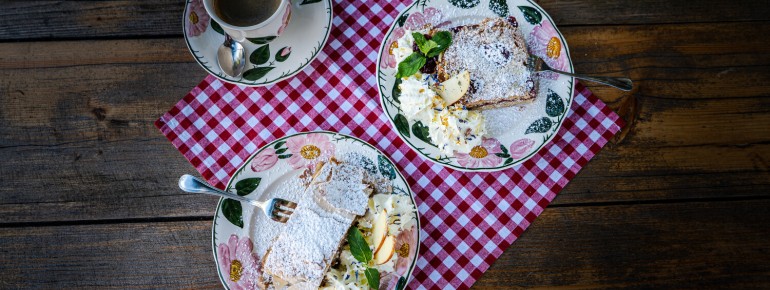 Apfelstrudel auf der Tillfussalm
