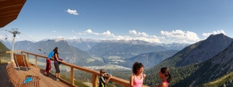 Genieße die Sonne auf der Panoramaterrasse