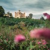 Das Wittelsbacher Schloss war das Kindheitsrefugium des bayerischen Märchenkönigs Ludwig II. und ist auch heute noch Publikumsmagnet für Besucher aus aller Welt.