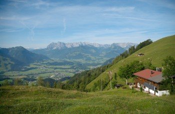 Die Taubenseehütte im österreichisch-deutschen Grenzgebiet bietet ihren Gästen Tiroler Küche.