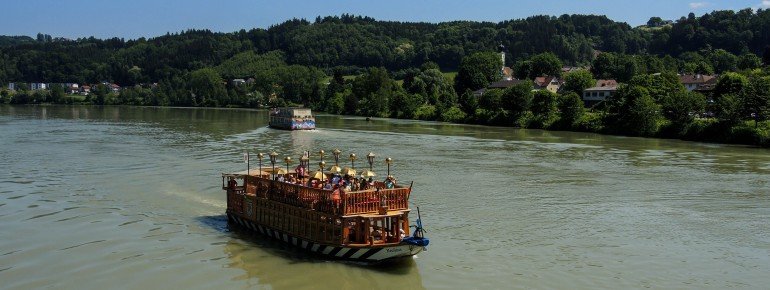 Die Wanderung führt dich entlang der idyllischen Flusslandschaft des Inns.