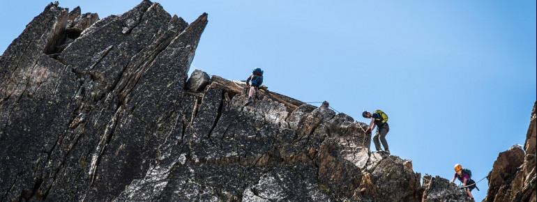 Auf dem Klettersteig Jegihorn ist Abenteuer garantiert.