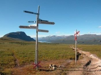 Wegstück des Kungsledens zwischen Saltoluokta und Sitojaure. Blickrichtung Norden