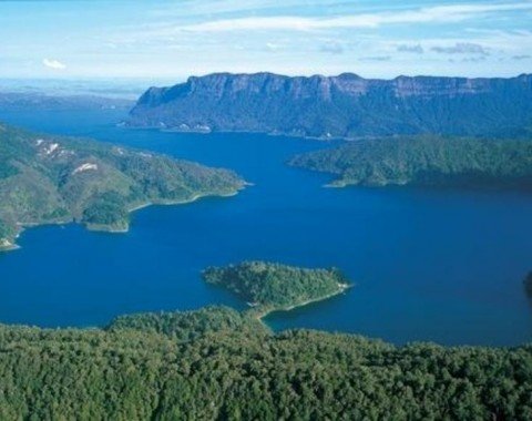 Der Lake Waikaremoana aus der Luft.
