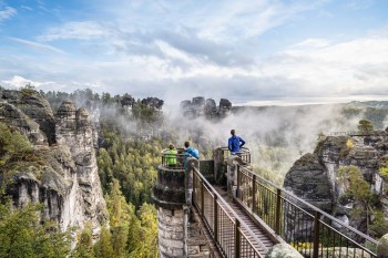 3.600 Höhenmeter - Der Wanderweg führt über viele Stufen und Leitern durch die Felsenwelt des Elbsandsteingebirges.