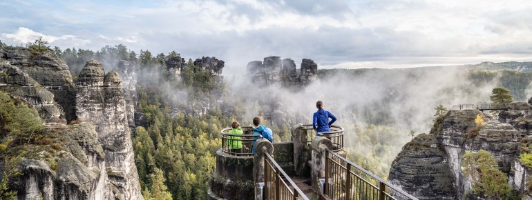 3.600 Höhenmeter - Der Wanderweg führt über viele Stufen und Leitern durch die Felsenwelt des Elbsandsteingebirges.