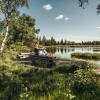 Der Riedsee entstand früher durch Torfabbau und liegt heute inmitten der Moorlandschaft.