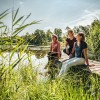 Glück erleben bei einer Ruhepause auf dem Steg am Riedsee.