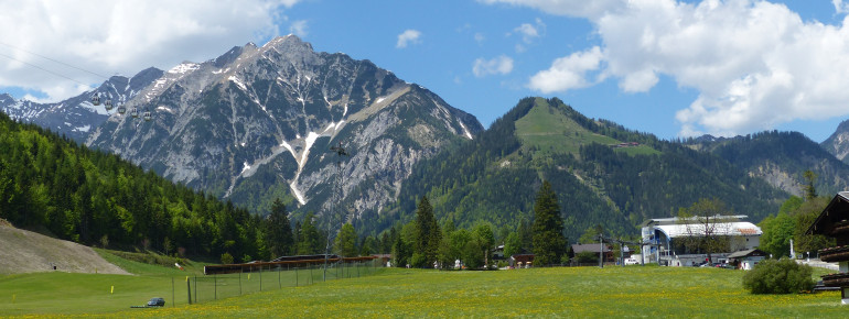Die Karwendel-Bergbahn ist Ausgangspunkt des Panoramarundweges um den Zwölferkopf und von Pertisau fußläufig erreichbar.