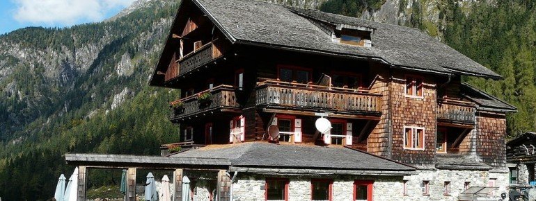 In der Nähe des Gasthofs Alpenrose geht es auf die Jagd nach Smaragden.