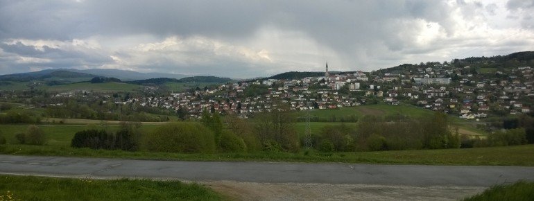 Blick vom Startpunkt der Rundwanderung auf Waldkirchen