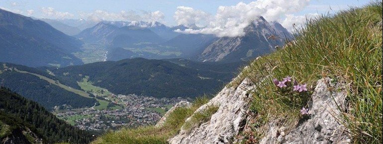 Panoramablick über die Region Seefeld - Tirols Hochplateau auf 1.200 Metern