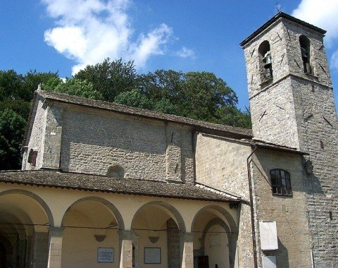 Das Kloster mit der Basilika ist vor der Tour einen Besuch wert