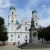 Der Passauer Dom liegt auf dem höchsten Punkt der Altstadt und dominiert das Stadtbild.