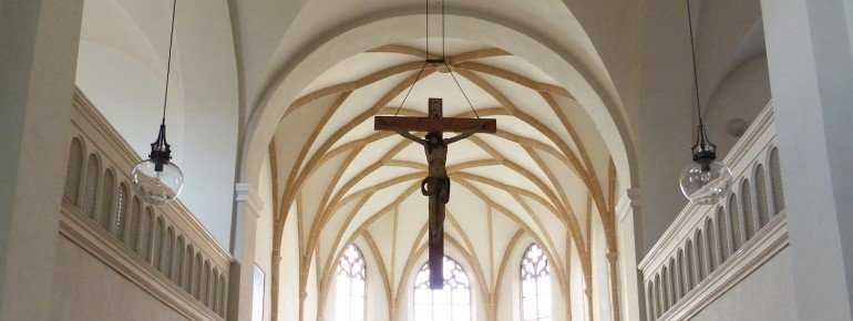 Blick in den Chorraum der Klosterkirche Niedernburg.