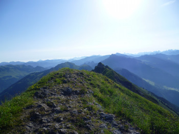 Einen tollen Blick hast du vom Gipfel der Kanisfluh.