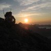 Bei Sonnenuntergang erreichen wir die Biwakhütte am Hocheck