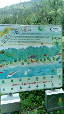 Der Wusel-Seeweg am Westufer des Achensees bietet 16 Wuselstationen für kleine und große Wanderer
