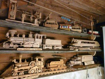 Auch Modelle des Holzspielzeugs Matador kann man im 1. Tiroler Holzmuseum begutachten.