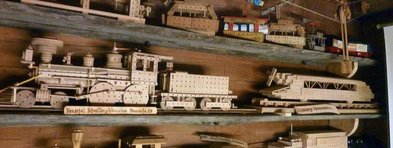 Auch Modelle des Holzspielzeugs Matador kann man im 1. Tiroler Holzmuseum begutachten.