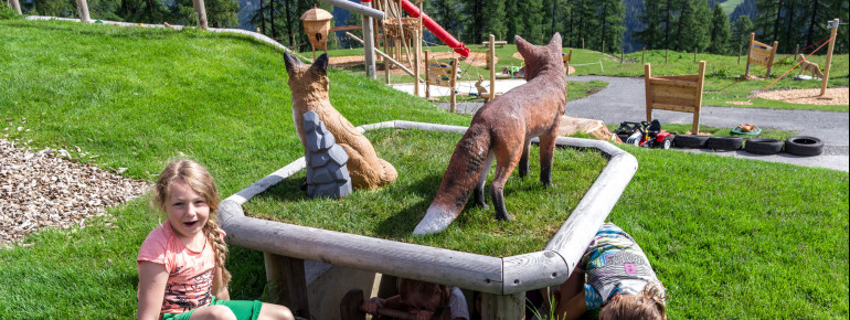 Auch Füchse dürfen nicht fehlen auf dem Spielplatz.